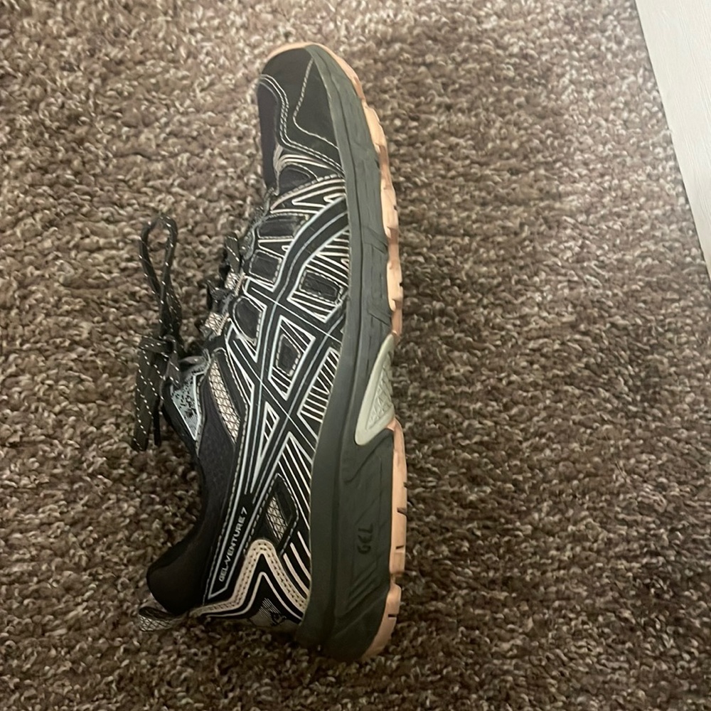 ASICS gel venture 7 worn a few times!